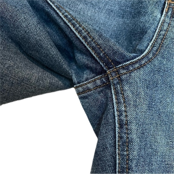 STS Blue Alicia Mom Jean Medium Wash Denim Distressed Frayed Hem Jeans Size 30 - Picture 7 of 9